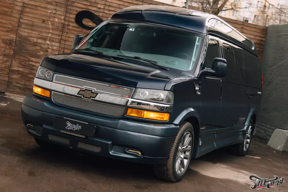 Укротили мексиканскую фиесту на колесах! Тюнинг Chevrolet Express: комплексная шумоизоляция и новая акустика, установка дополнительного оборудования, ремни безопасности с уникальным дизайном